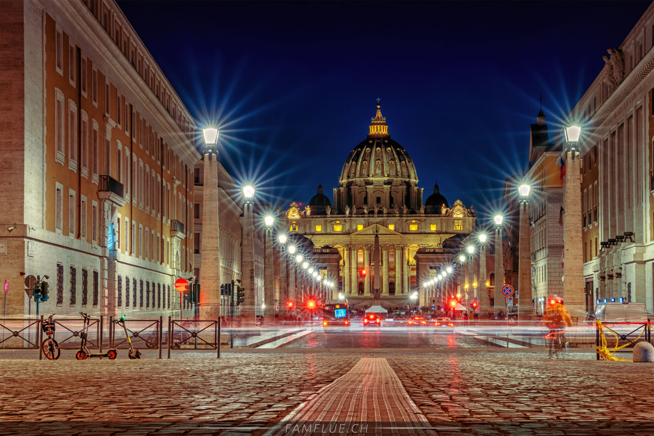 Bearbeitete RAW-Datei vom Petersdom in Rom bei Nacht
