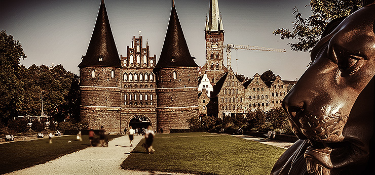 image from "Luebeck Holstentor" by kfphotography